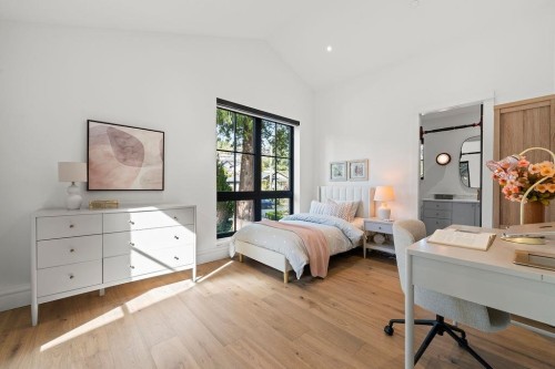 2392 Lawson Avenue, West Vancouver, BC 