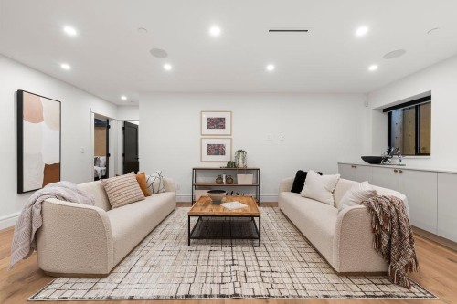 2392 Lawson Avenue, West Vancouver, BC 