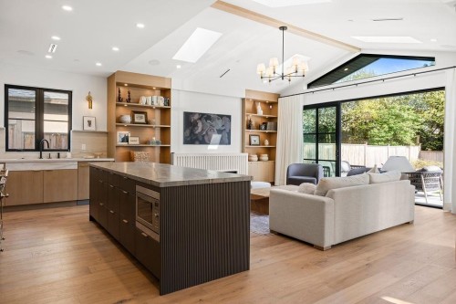 2392 Lawson Avenue, West Vancouver, BC 