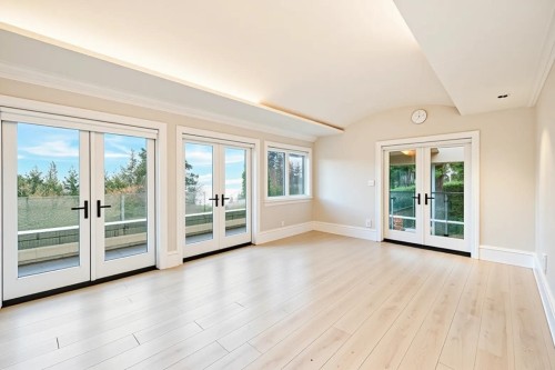 6220 Summit Avenue, West Vancouver, BC 