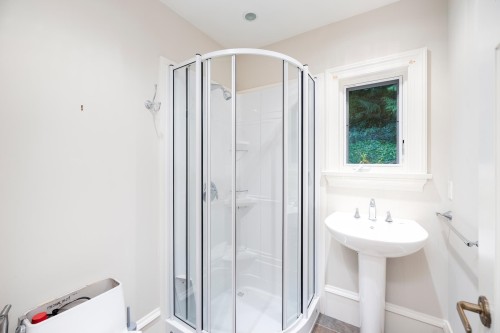 6220 Summit Avenue, West Vancouver, BC 