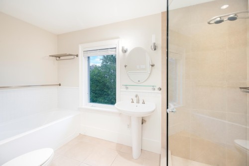 6220 Summit Avenue, West Vancouver, BC 