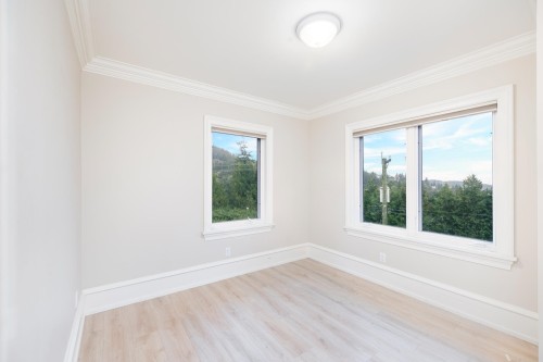 6220 Summit Avenue, West Vancouver, BC 