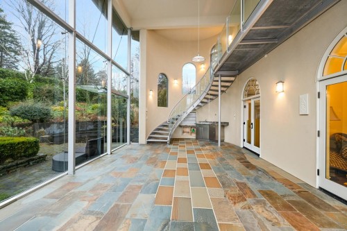 6220 Summit Avenue, West Vancouver, BC 