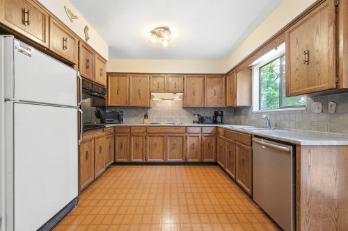 1215 Cypress Place, Port Moody, BC 