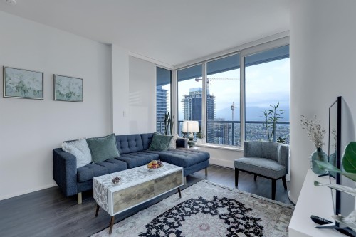 5008-1955 Alpha Way, Burnaby, BC - Indoor Photo Showing Living Room