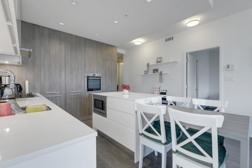 5008-1955 Alpha Way, Burnaby, BC - Indoor Photo Showing Kitchen