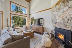 32-6127 Eagle Ridge Crescent Whistler, BC V8E 0W7