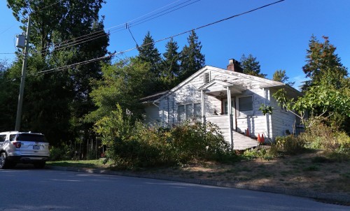 2405 Lloyd Avenue, North Vancouver, BC 