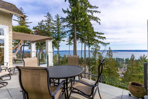 9-5110 Alderfeild Place  West Vancouver, BC V7W 2W7