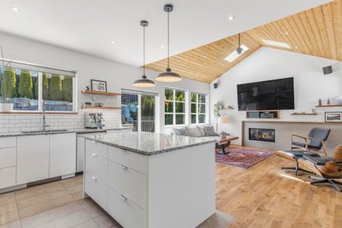 1007 Jay Crescent, Squamish, BC 