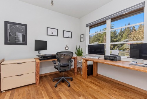 1007 Jay Crescent, Squamish, BC 