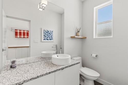 1007 Jay Crescent, Squamish, BC 