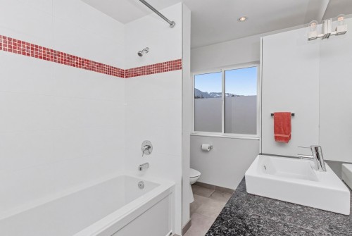 1007 Jay Crescent, Squamish, BC 