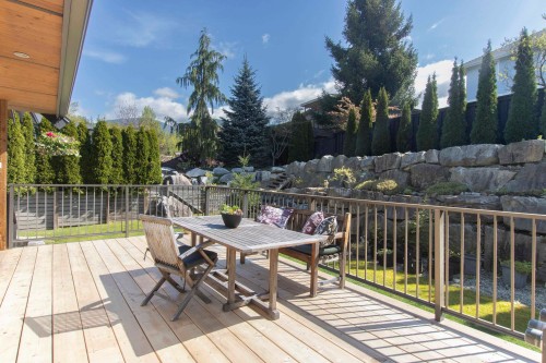 1007 Jay Crescent, Squamish, BC 