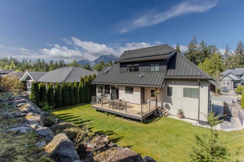 1007 Jay Crescent, Squamish, BC 