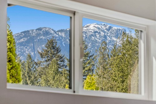 1007 Jay Crescent, Squamish, BC 