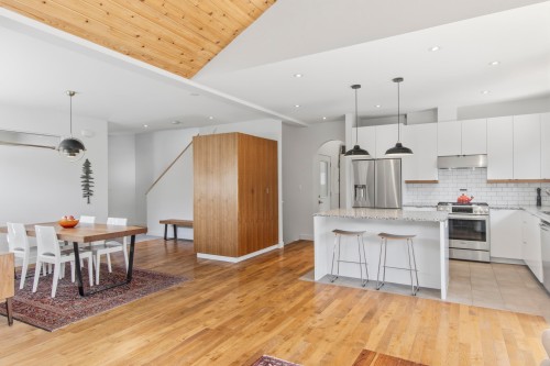 1007 Jay Crescent, Squamish, BC 