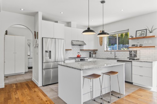 1007 Jay Crescent, Squamish, BC 
