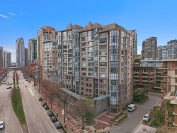 404-238 Alvin Narod Mews  Vancouver, BC V6B 5Z3