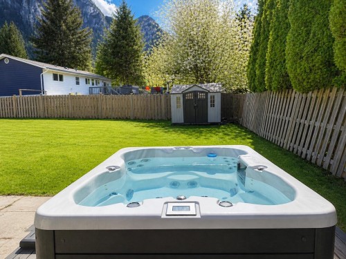 1820 Cedar Drive, Squamish, BC 