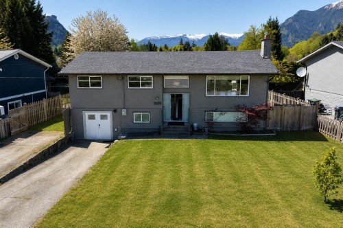 1820 Cedar Drive, Squamish, BC 