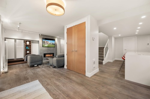 595 Beach Crescent, Vancouver, BC 