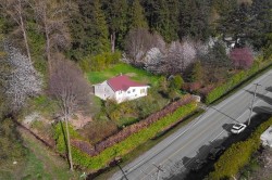 7908 Willard Street Burnaby, BC V3N 2W7