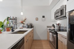 304-2214 Kelly Avenue Port Coquitlam, BC V3C 3E5