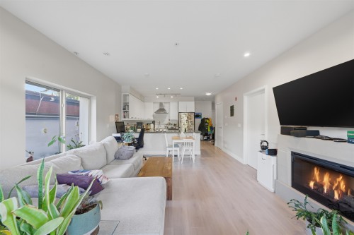 204-1273 Marine Drive, North Vancouver, BC 