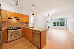 103-1111 27th Street E North Vancouver, BC V7J 1S3