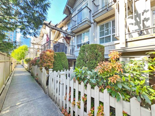 37-7088 17Th Avenue, Burnaby, BC 