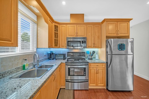 669 71St Avenue W, Vancouver, BC 