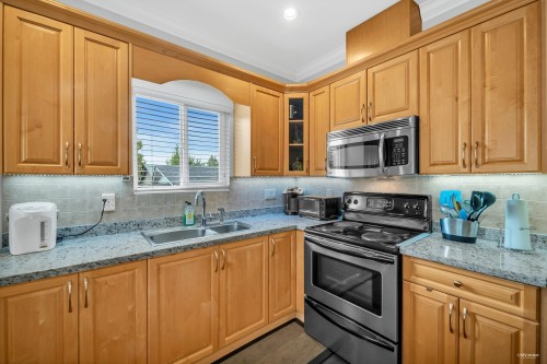 669 71St Avenue W, Vancouver, BC 