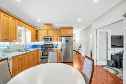 669 71St Avenue W, Vancouver, BC 