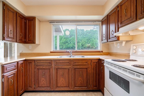 605 Waterloo Drive, Port Moody, BC 