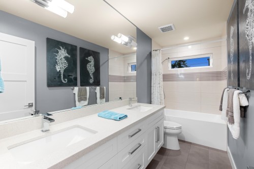 315 20Th Street E, North Vancouver, BC 