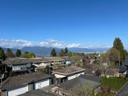 4555 9th Avenue W Vancouver, BC V6R 2E2