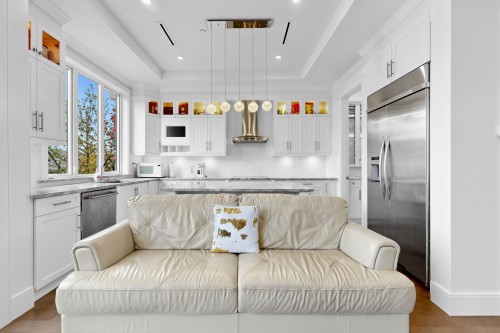 4555 9Th Avenue W, Vancouver, BC 
