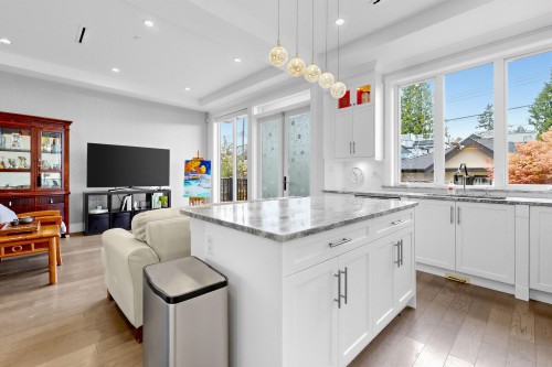 4555 9Th Avenue W, Vancouver, BC 