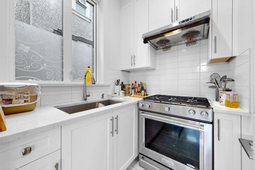 4555 9Th Avenue W, Vancouver, BC 