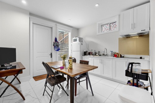 4555 9Th Avenue W, Vancouver, BC 