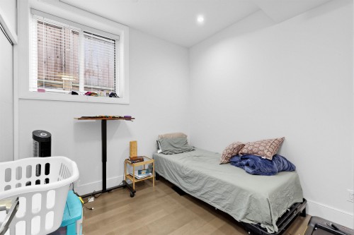 4555 9Th Avenue W, Vancouver, BC 