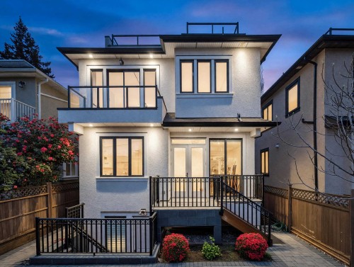 4555 9Th Avenue W, Vancouver, BC 