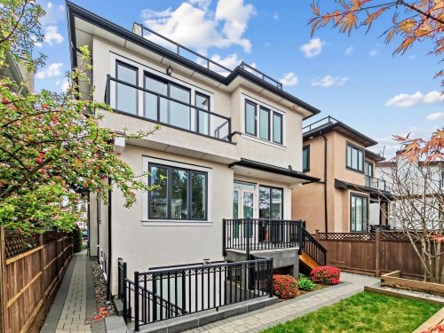 4555 9Th Avenue W, Vancouver, BC 