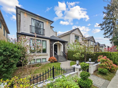 4555 9Th Avenue W, Vancouver, BC 