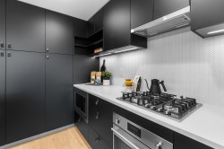 612-1680 12th Street E Vancouver, BC V5N 2A3