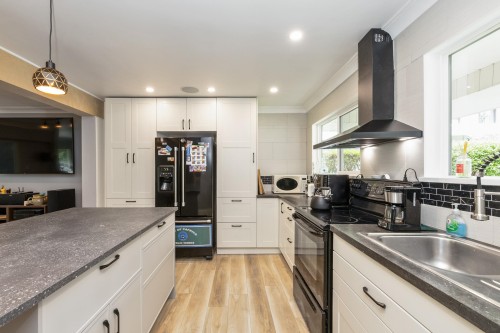 320 Gloucester Court, Coquitlam, BC 