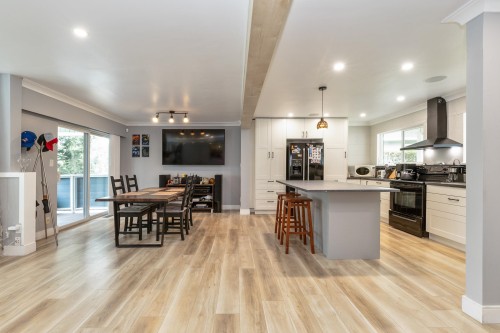 320 Gloucester Court, Coquitlam, BC 