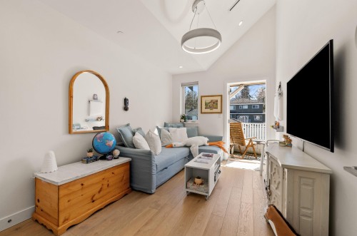 1136 16Th Avenue E, Vancouver, BC 